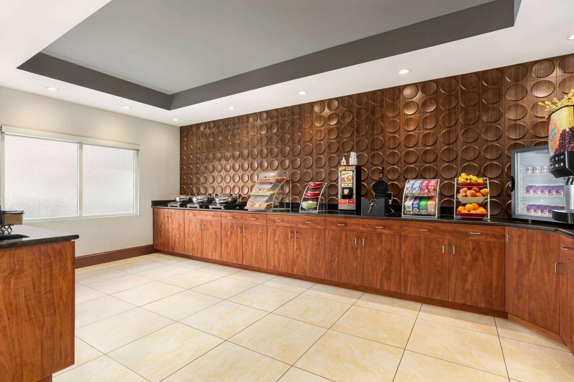 Wingate By Wyndham Fletcher At Asheville Airport Exterior foto